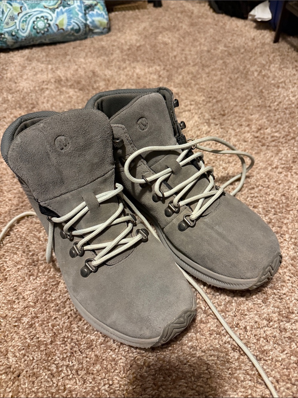 Merrell women’s Grey Suede Hiking-Inspired Lace-Up Boots US 8.5